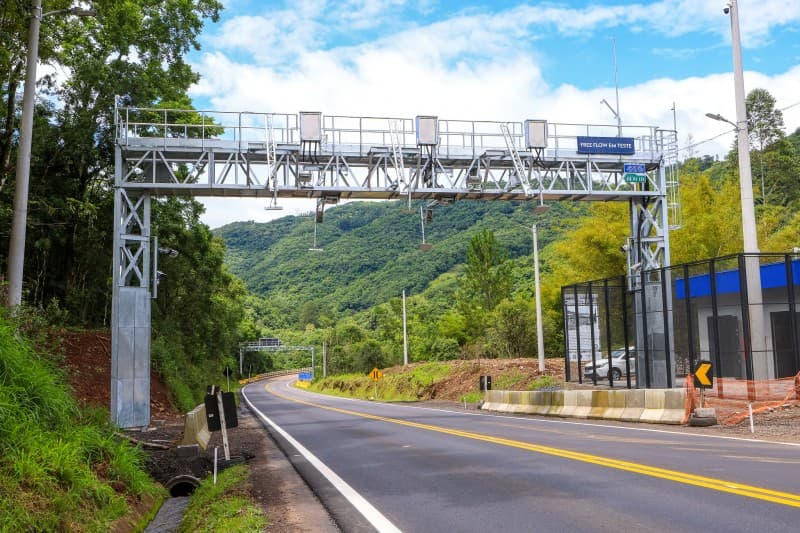 Pedágio eletrônico Free Flow da CSG em Capela de Santana, ERS-240, KM 30